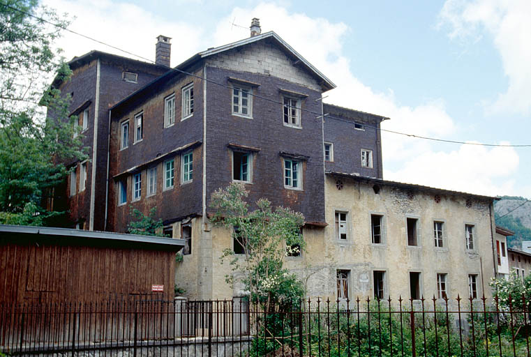 Bâtiment 6-8 rue Victor Poupin : façade postérieure.
