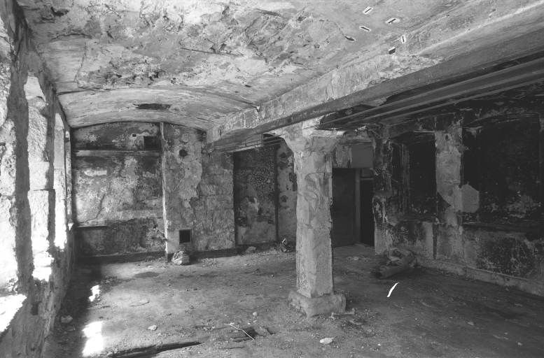 Bâtiment 6-8 rue Victor Poupin : intérieur d'une pièce à l'étage.