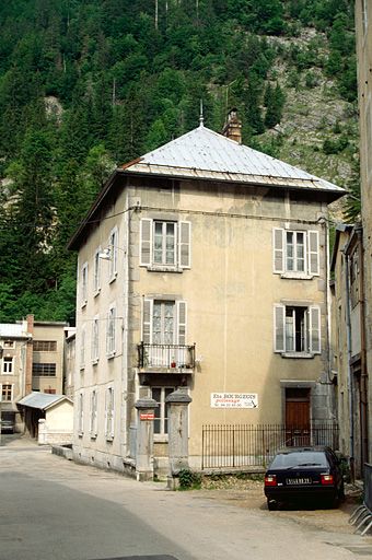 2e bâtiment rue Victor Poupin : façades antérieure et latérale gauche.