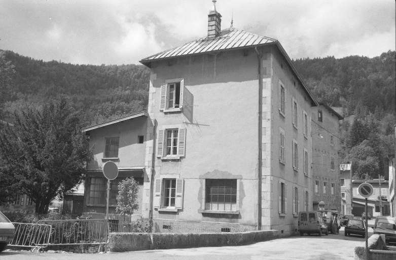2e bâtiment rue Victor Poupin : façades postérieure et latérale gauche.