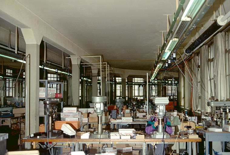 Ateliers de fabrication (1928-1929) : vue d'ensemble du rez-de-chaussée, depuis l'entrée.