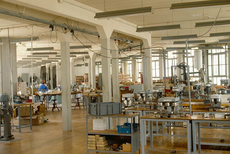 Ateliers de fabrication (1928-1929) : vue d'ensemble de l'étage, depuis le fond.