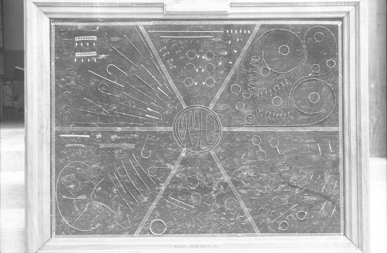 Tableau d'exposition réalisé avec des éléments de lunettes.