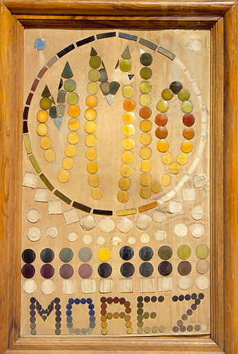 Tableau d'exposition réalisé avec des verres de lunettes.