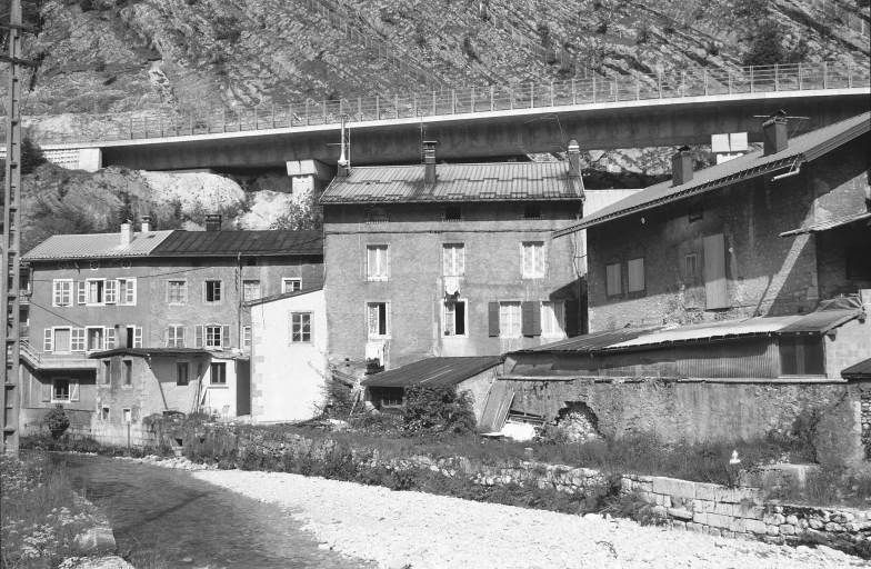 Vue d'ensemble depuis l'ouest (façades sur la Bienne).