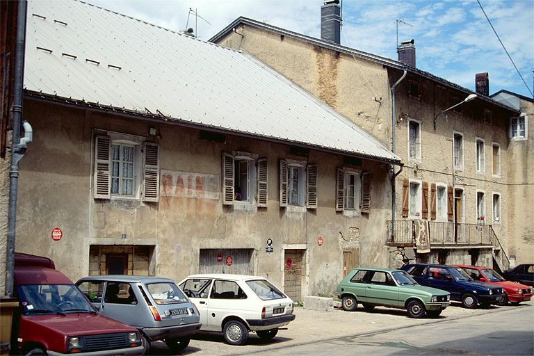 Façade antérieure de l'ancienne tannerie, de trois quarts gauche.