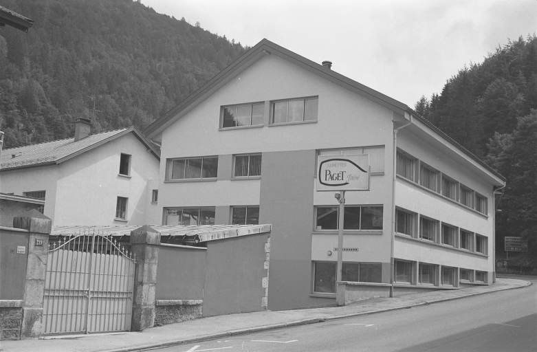 Façades postérieure et latérale droite des bureaux.