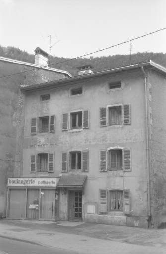 Premier atelier de la société Paget (Louis puis Albin), 204 rue de la République.