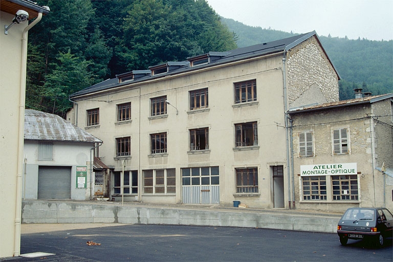 Deuxième unité (à l'angle de la rue Pasteur).