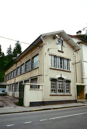 Usine Louis Jacquemin et Cie, Morez (99-101 rue de la République et 4-6 avenue Charles de Gaulle) : bâtiment rue de la République.