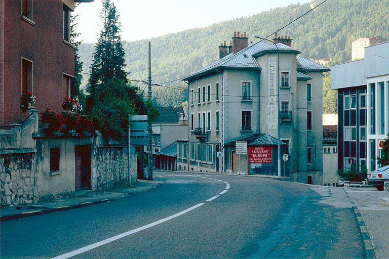 Façades antérieure et latérale droite.