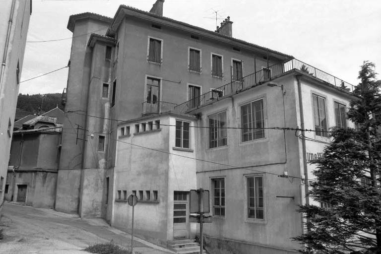 Façade postérieure et atelier sur la rue Fenandre.