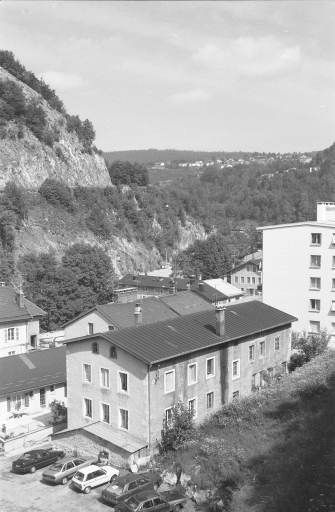 Vue d'ensemble plongeante depuis l'est.