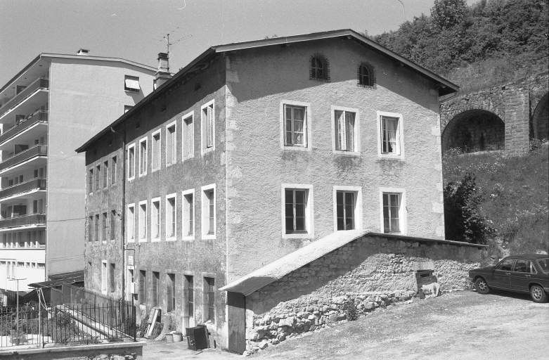 Façades antérieure et latérale droite.