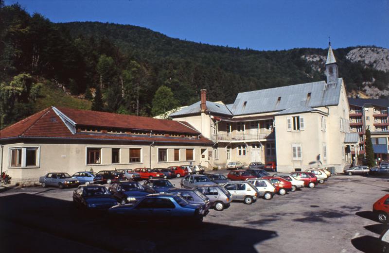 Vue d'ensemble, de trois quarts gauche.