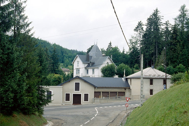 Façades sur rue.