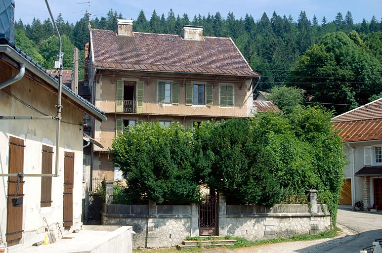 Logement patronal.