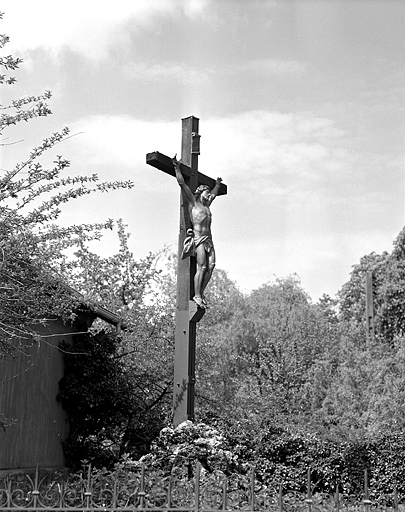 Détail de la croix, de trois quarts droit.