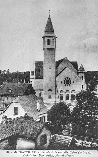 10. - AUDINCOURT. - Façade de la nouvelle Eglise (1-6-32). Architectes : Dom Bellot, Marcel Hezard. Carte postale.