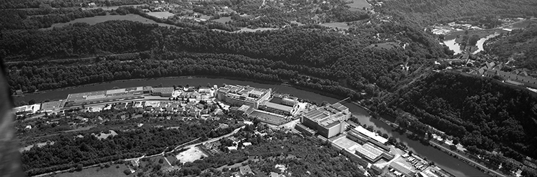 Vue aérienne panoramique rapprochée depuis le nord.