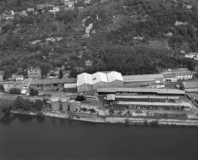 Extrémité nord de l'usine B et entrepôts de combustibles de la société Rhin-Rhône.