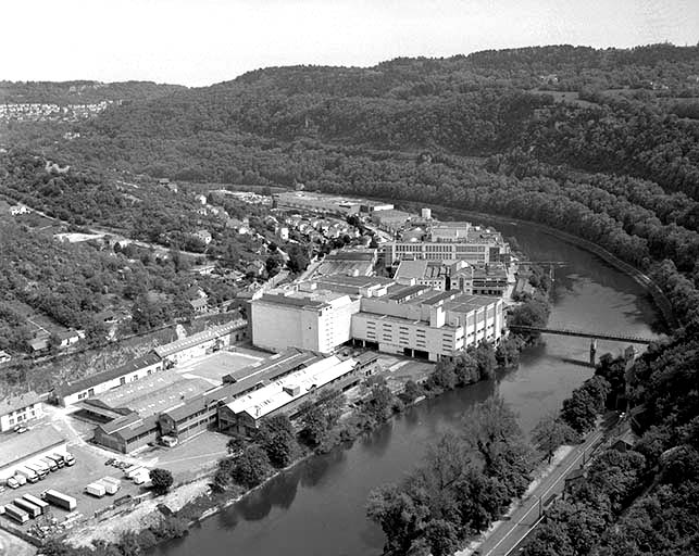 Vue d'ensemble des usines A et B depuis l'ouest.