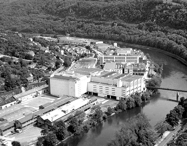 Usine B : ateliers d'étirage tergal et d'ourdissage.