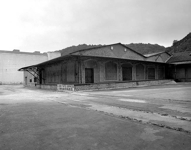 Usine B : magasin général (H, ancienne papeterie).