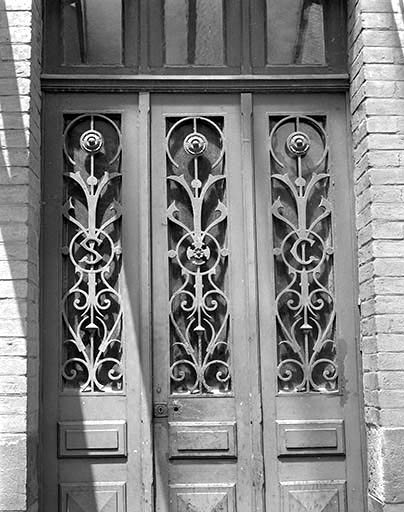 Ferronnerie d'une porte des bureaux (extrémité orientale).