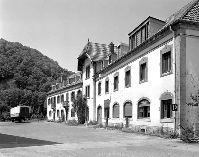 Façade sur cour de l'extrémité occidentale des bureaux.