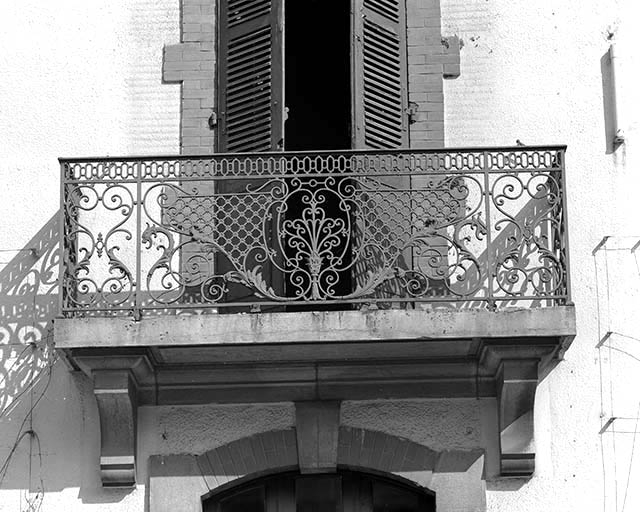 Grille d'un balcon des bureaux (extrémité occidentale).