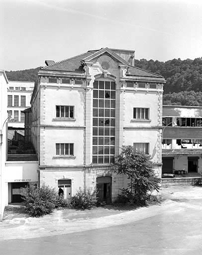 Façade de la cantine (T1, ancien atelier de fabrication).