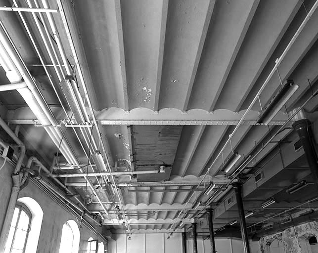 Voûtains formant le plafond de l'ancien atelier au 1er étage de la cantine.