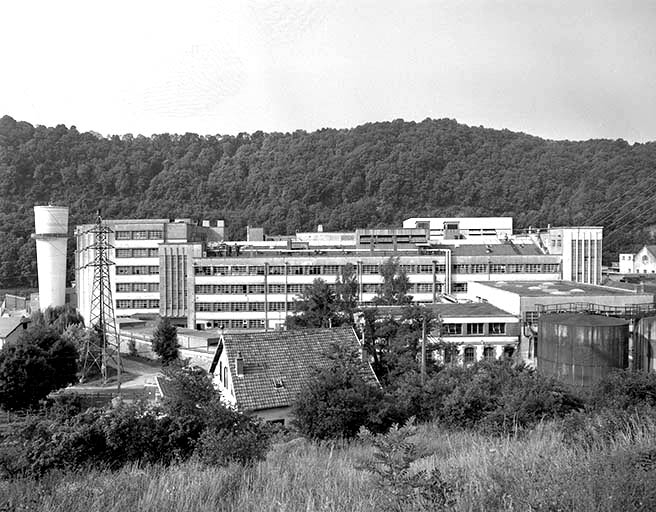 Vue d'ensemble des ateliers de filature et d'étirage nylon et tergal.
