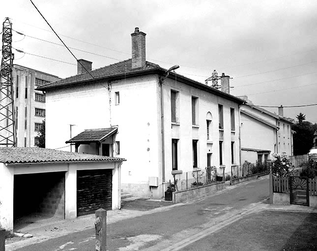 Maison de type IIIb (3, cité Rhodiacéta), vue de trois quarts gauche.
