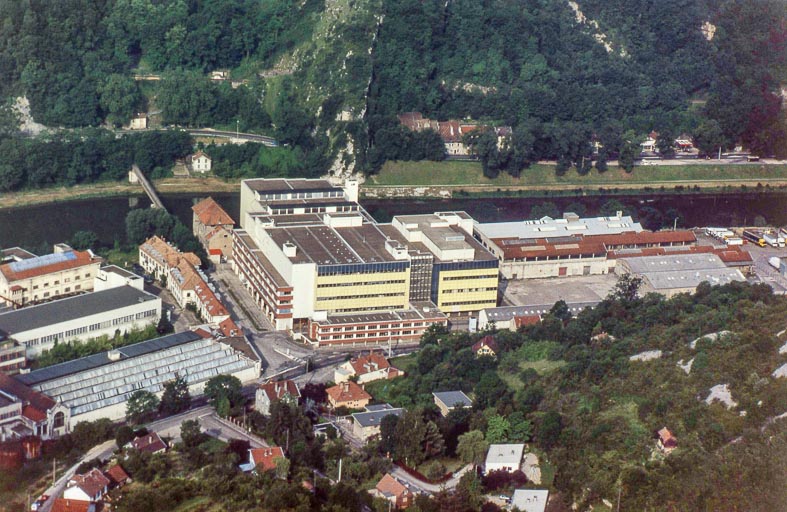 Vue aérienne de l'usine B depuis l'est.
