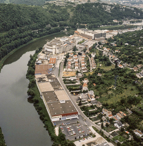 Vue aérienne du site depuis l'est.