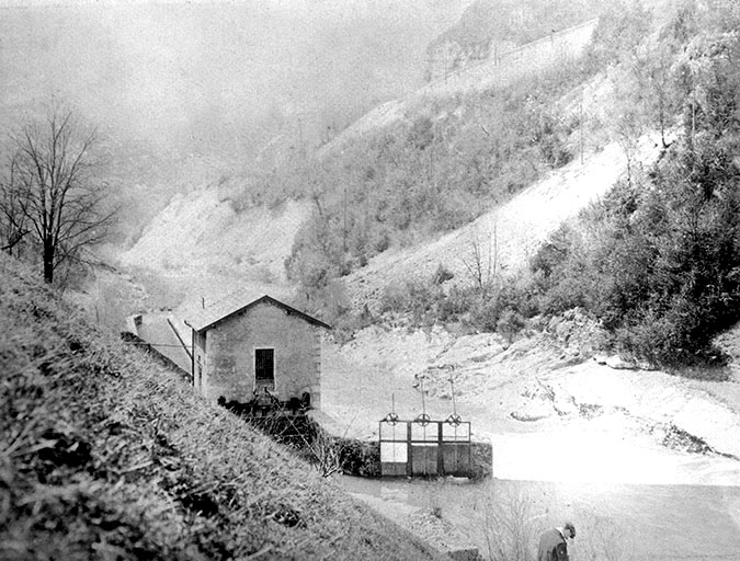 Turbine House & Dam [Bâtiment d'eau et barrage en 1910].