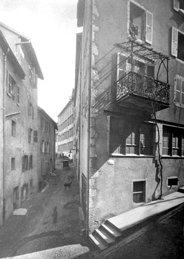 [Façades à l'angle de la rue des Etapes et de celle des Petites Etapes], [1926].