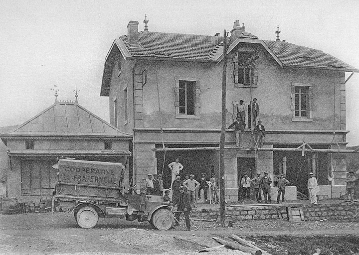 La Fraternelle, Société coopérative d'alimentation ; succursale de Chassal - Immeuble en construction.