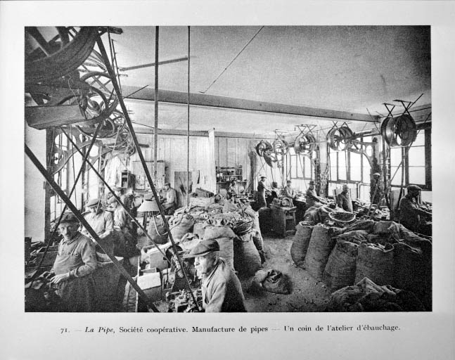La Pipe, Société coopérative. Manufacture de pipes - Un coin de l'atelier d'ébauchage, s.d. [vers 1922].