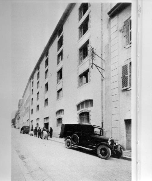 Verguet drying shed and " modern transport " [séchoir à ébauchons dans les années 1920].
