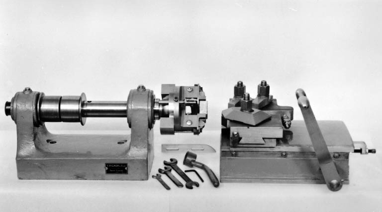 Industrie de la pipe : machine à ébaucher.