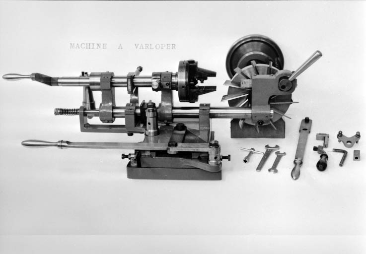Industrie de la pipe : machine à varloper.