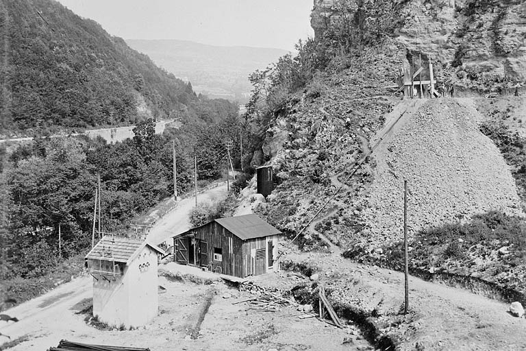 Attaque n° 4. Sortie aval du grand souterrain de 1750 m à Porte-Sachet. Poste de transformation et compression d'air n° 3.