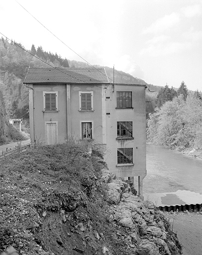 Façade postérieure de la centrale.