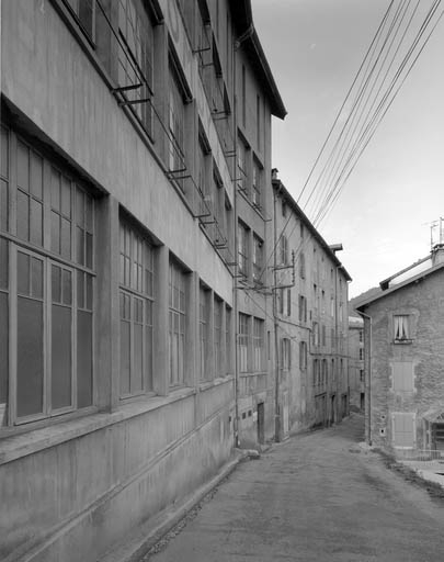 Façades sur la rue des Etapes, de trois quarts gauche.