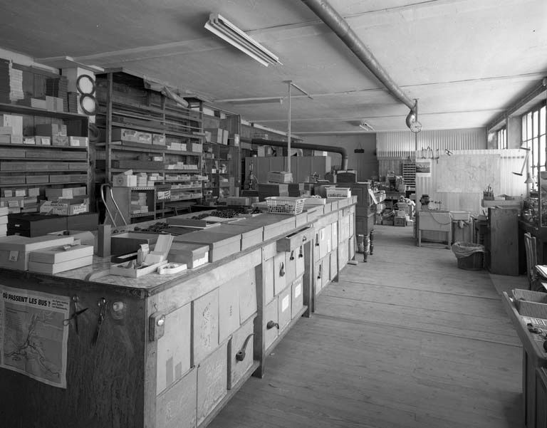 Intérieur de l'atelier de montage et de finition des tabatières au 11 rue Carnot.