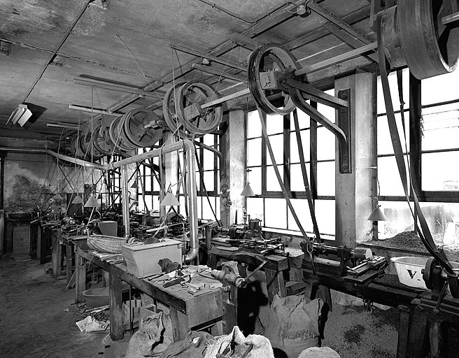 Intérieur de l'atelier d'ébauchage des tabatières.
