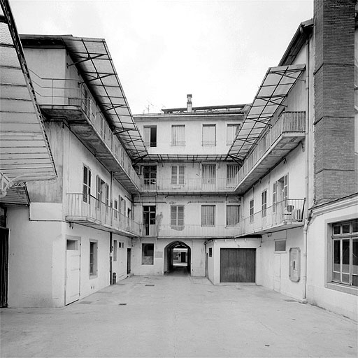 Bâtiment rue de la Poyat : façade postérieure.